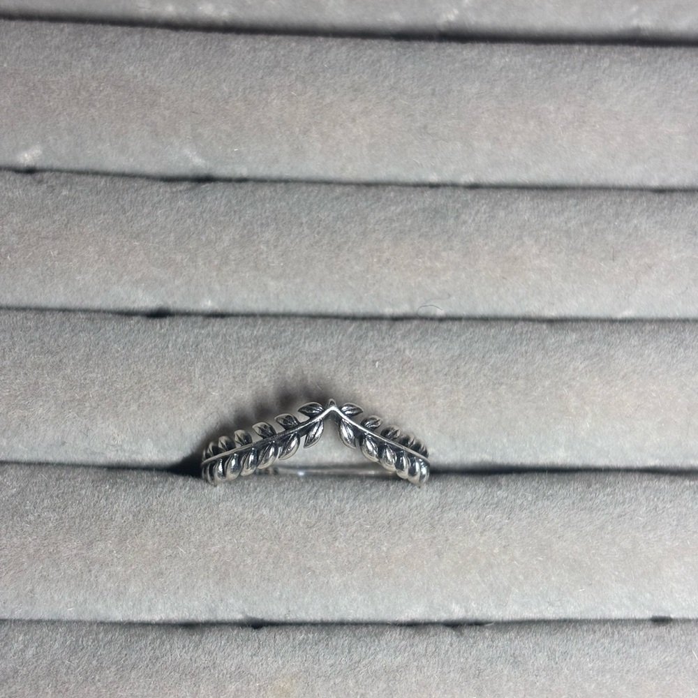 Pandora silver Leaf Ring size 6
